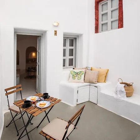 As Holiday Caves Мессария